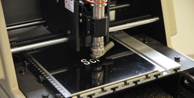 Maschine für Schildergravur